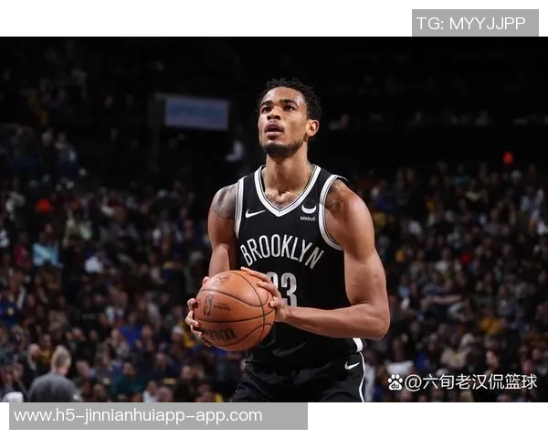 克拉克斯顿上半场表现惊艳7投5中砍下11分8篮板外线命中率完美